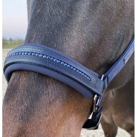 Недоуздок із неопреновою підкладкою Doublepin Satin від Eskadron